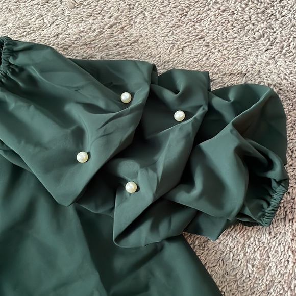 Off shoulder army green top with pearls - Picture 4 of 5